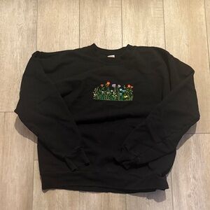 Vintage Embroidered Garden Flowers black sweatshirt MEDIUM